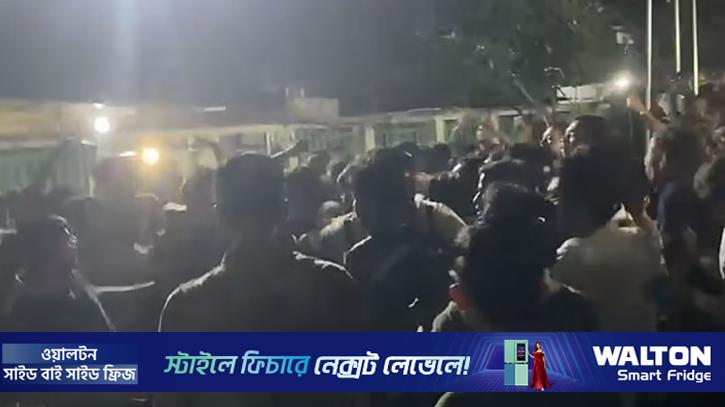 শাহবাগ থানায় ছাত্রশিবির-ছাত্রদল উত্তেজনা