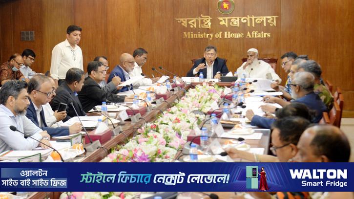ঈদের আগেই পোশাক শ্রমিকদের বেতন-বোনাস দিতে হবে: স্বরাষ্ট্রমন্ত্রী