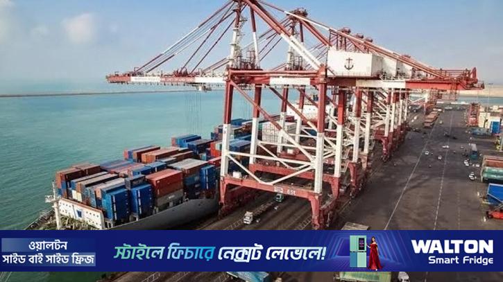 ইরানের দায়ের বন্দরে বেশ কয়েকটি বাণিজ্যিক জাহাজে আগুন