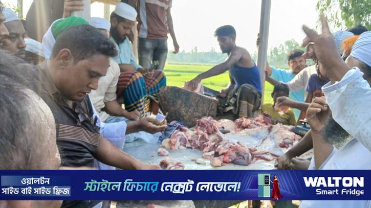 চার যুগ পর ডাকনিরপাট বাজারে গরুর মাংস বিক্রি