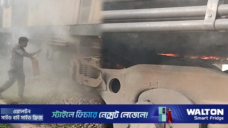 চলন্ত ট্রেনের ইঞ্জিনে আগুন, মাদ্রাসা ছাত্রদের চিৎকারে রক্ষা
