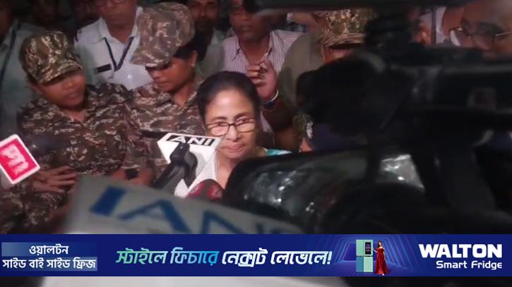 ‘আমাকে মেরেছে’, গণনাকেন্দ্র থেকে বেরিয়ে মারাত্মক অভিযোগ মমতার
