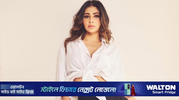 বিচ্ছেদের গুঞ্জনে মুখ খুললেন অভিনেত্রী মৌনি