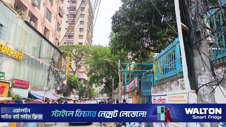 পাম্পে দীর্ঘ লাইন, কমেনি ভোগান্তি