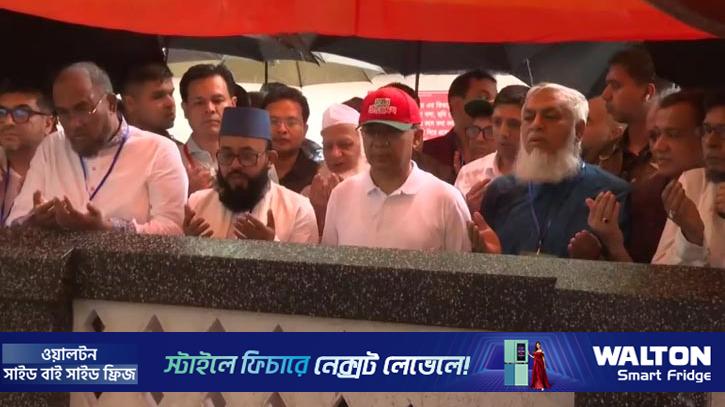 মুষলধারে বৃষ্টির মধ্যেই শাহজালালের মাজার জিয়ারত করলেন প্রধানমন্ত্রী