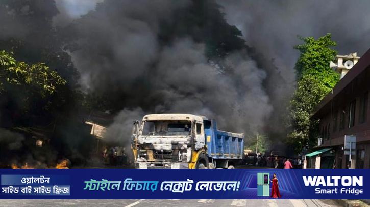 দুর্ঘটনায় পথচারী নিহত, দুটি ট্রাকে আগুন দিল বিক্ষুব্ধ জনতা