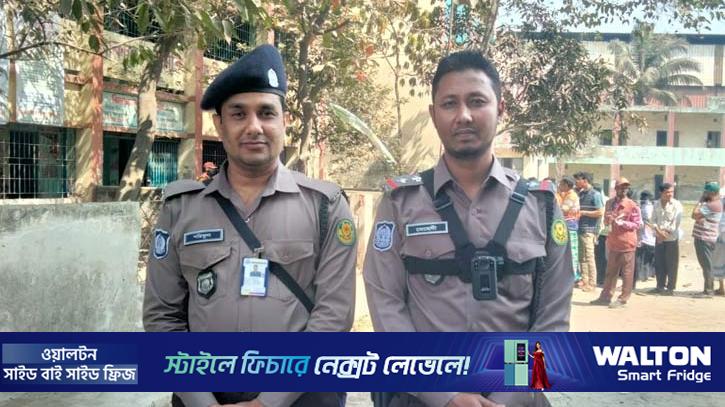 বডি ক্যামেরায় চোখ রেখে ভোট