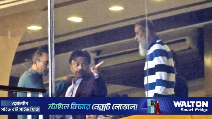 ছবির আড়ালে অন্য গল্প!