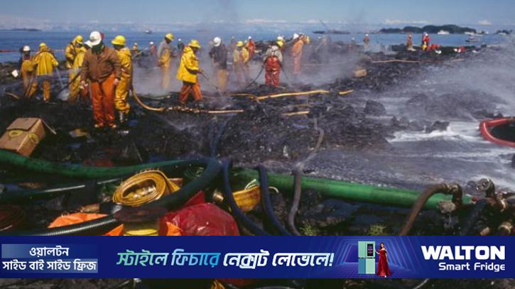 ইরানের পুরোনো তেল ট্যাঙ্কারগুলো ‘জীবন্ত টাইম বোমা’