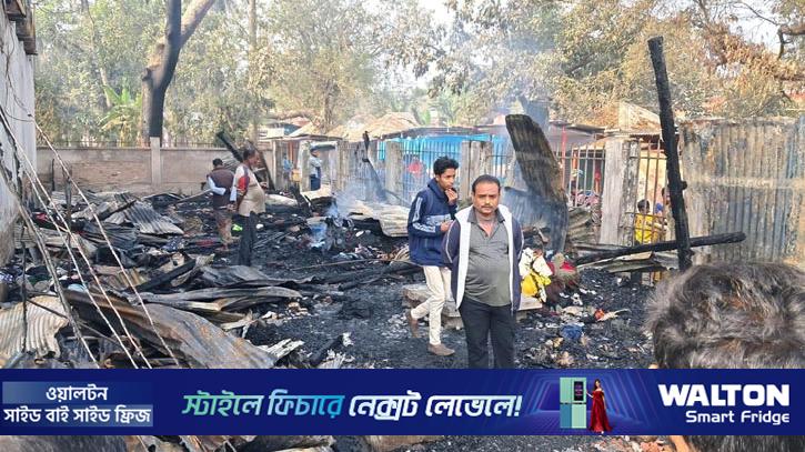 বাগেরহাটে মুক্তিযোদ্ধা মার্কেটে ভয়াবহ আগুন