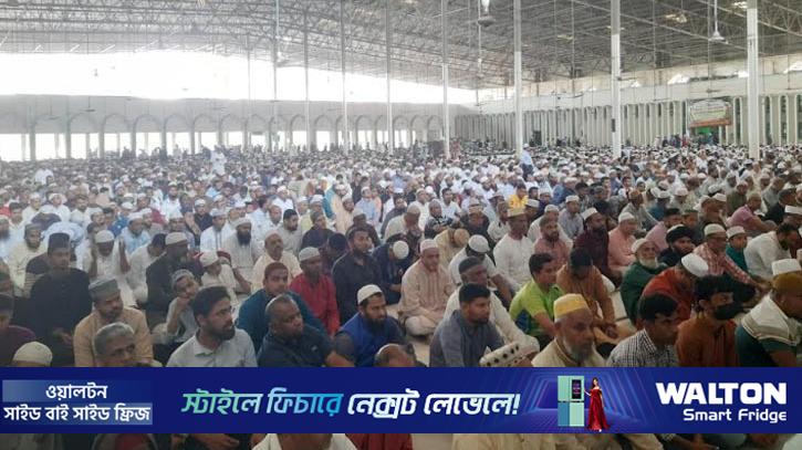 রমজানের প্রথম জুমায় বায়তুল মোকাররমে মুসল্লির ঢল