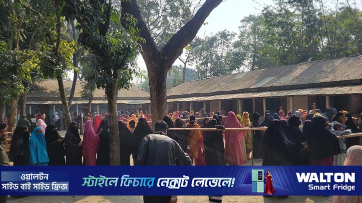 বগুড়ায় ৩ ঘণ্টায় ভোট পড়েছে ৩৫ শতাংশ: রিটা‌র্নিং কর্মকর্তা