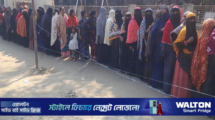 নীরবতা ভেঙে ৫৬ বছর পর ভোটকেন্দ্রে রূপসার নারীরা