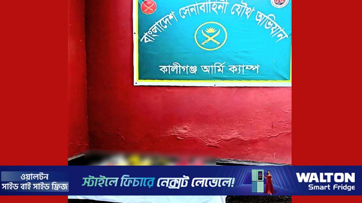ঝিনাইদহে যৌথ বাহিনীর অভিযানে ককটেল, দা ও লাঠি উদ্ধার