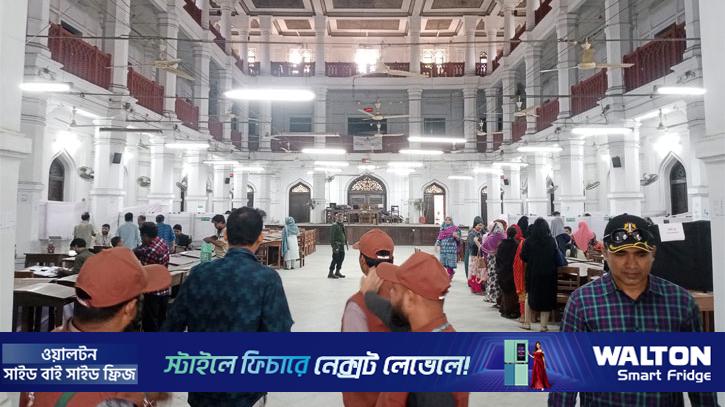 ঢাবির কার্জন হল কেন্দ্রে সাড়ে ৫ ঘণ্টায় ভোট পড়েছে ৩২.২৭ ভাগ