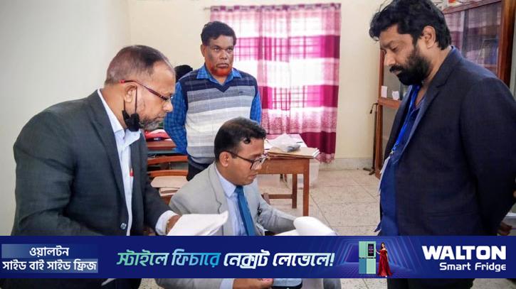 ফরিদপুরে ভোট কক্ষের ভেতরে টাকা বিতরণ, পোলিং এজেন্টকে জরিমানা