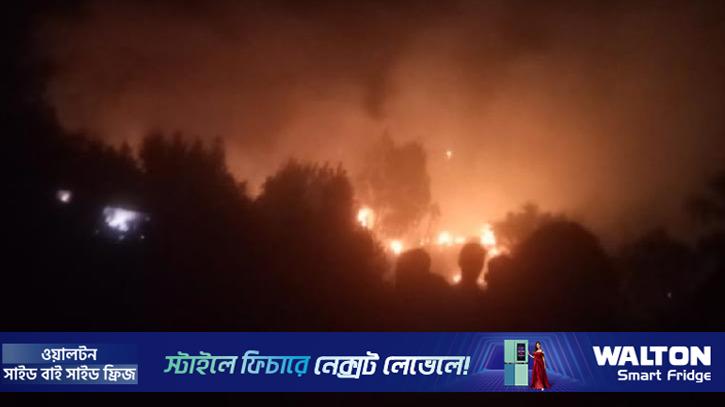 উখিয়ায় মধ্যরাতে রোহিঙ্গা ক্যাম্পে আগুন, পুড়লো ৩৫ বসতঘর