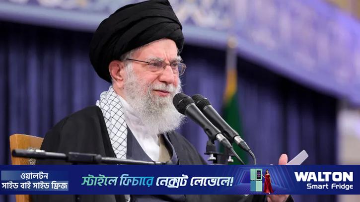 আলোচনার মধ্যেই ট্রাম্পকে কঠোর হুঁশিয়ারি খামেনির