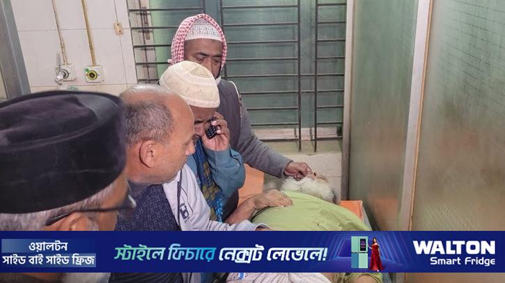 পাবনায় মসজিদ থেকে বের করে জামায়াত নেতাকে কুপিয়ে জখম