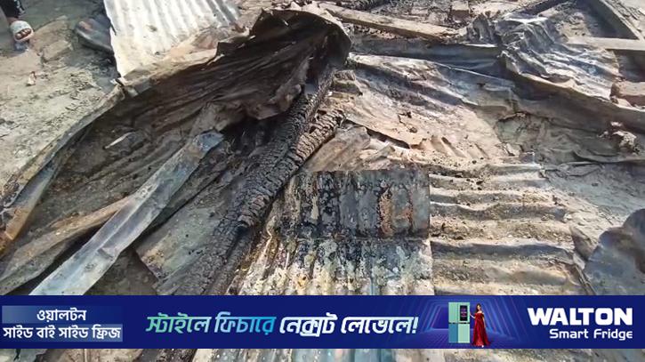 ঝালকাঠিতে জামায়াতের অফিসে আগুন, জড়িতদের গ্রেপ্তার দাবি