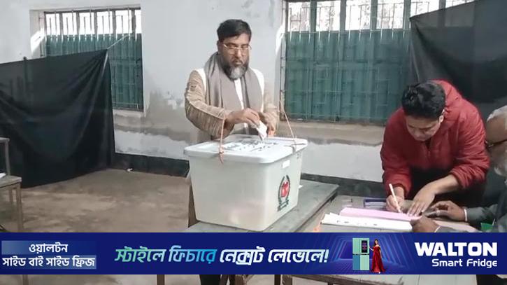 ঝালকাঠির প্রতিটি কেন্দ্রে ভোটারদের ভিড়