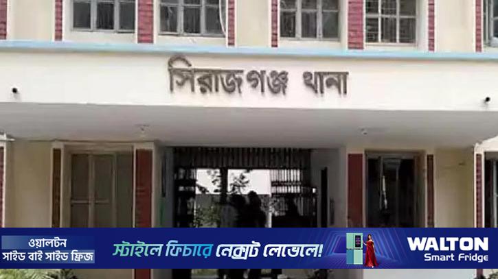 সিরাজগঞ্জে বাসচাপায় গৃহবধূ নিহত, বিক্ষোভ