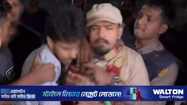 সোহরাওয়ার্দী উদ্যানে পুলিশের অভিযানে সাংবাদিক ও ঢাবি শিক্ষার্থীকে মারধর, ডাকসুর নিন্দা