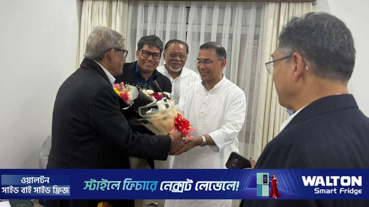 তারেক রহমানকে ফুলেল শুভেচ্ছা মির্জা ফখরুলের