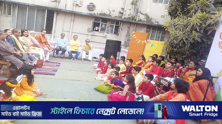 বর্ণিল আয়োজনে তক্ষশিলা বিদ্যালয়ে বসন্ত বরণ