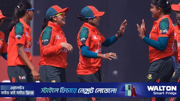 শেষ ওভারে ১২ রান তুলে সেমিফাইনালে বাংলাদেশের মেয়েরা