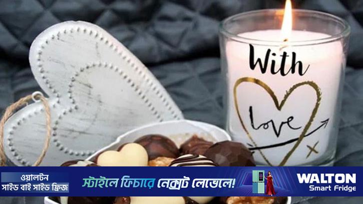 আজ চকলেট ডে: মিষ্টি উপহারে ভালোবাসার প্রকাশ
