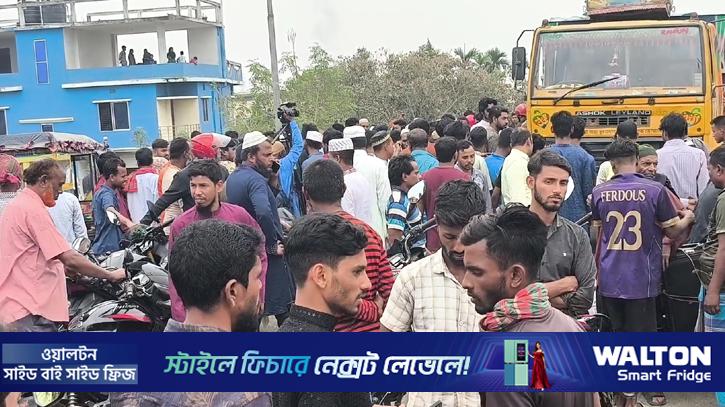 শেরপুরে ট্রাকচাপায় বাবা-ছেলের মৃত্যু