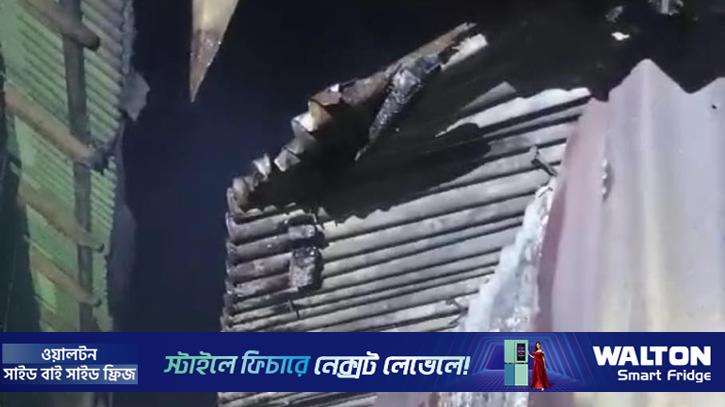 ধামরাইয়ে সাংবাদিকের বাড়িতে পেট্রোল ছুড়ে অগ্নিসংযোগ
