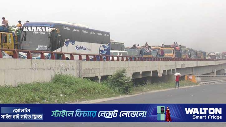 যমুনা সেতু দিয়ে ২০ ঘণ্টায় ৩০ হাজার যানবাহন পারাপার