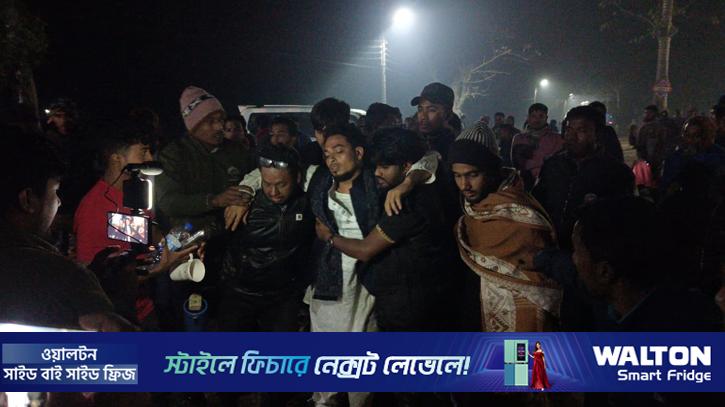 লালমনিরহাটে স্বতন্ত্র প্রার্থীর গাড়িবহরে হামলা, মহাসড়ক অবরোধ