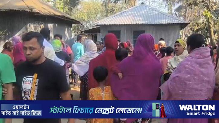 উঠানে দাদির, সরিষা ক্ষেতে নাতির বিবস্ত্র মরদেহ 