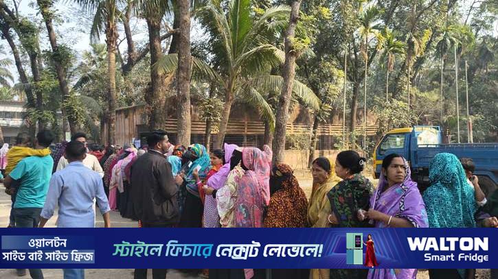 ফেনীতে ভোটের দীর্ঘ লাইনে মানুষের উচ্ছ্বাস