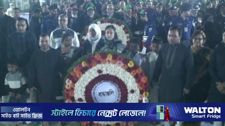 নাটোরে শহীদ মিনারে সর্বস্তরের মানুষের শ্রদ্ধার্ঘ্য