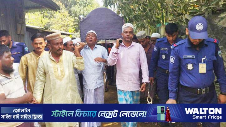 রামুতে হাতকড়া পরে মায়ের জানাজায় দুই ভাই