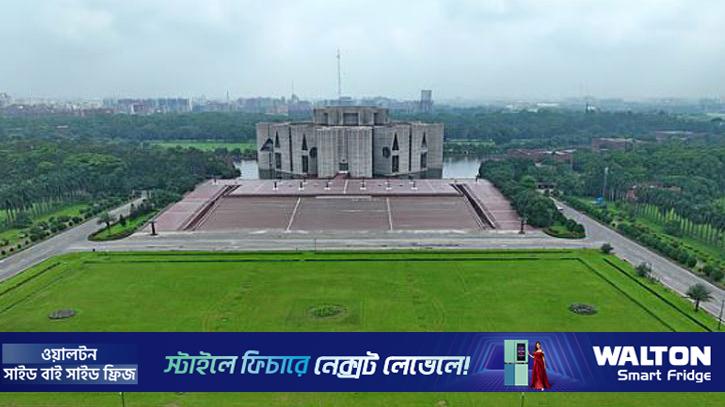 ঐতিহ্য ভেঙে সংসদে শপথ, চলছে শেষ মুহূর্তের প্রস্তুতি