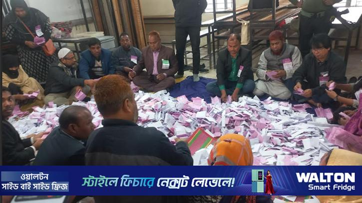 চলছে ভোট গণনা, ফলাফলের অপেক্ষায় দেশ