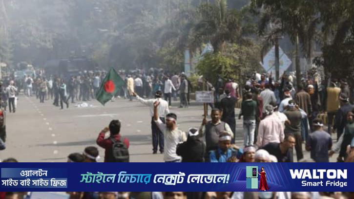 ‘যমুনা’র সামনে থেকে আন্দোলনকারীদের সরিয়ে দিল পুলিশ