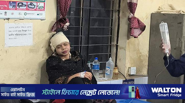 স্বামীর সন্দেহ, রামদার কোপে বিচ্ছিন্ন হলো স্ত্রী ও বান্ধবীর হাত 