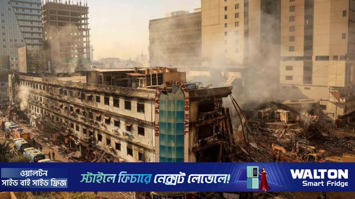 করাচিতে শপিংমলে অগ্নিকাণ্ডে নিহতের সংখ্যা বেড়ে ২৮
