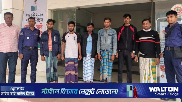 আ.লীগ নেতাকে ধরতে গিয়ে পুলিশের ওপর হামলা, গ্রেপ্তার ৬