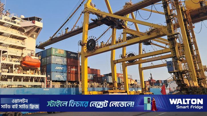 অনির্দিষ্টকালের কর্মবিরতিতে অচল চট্টগ্রাম বন্দর