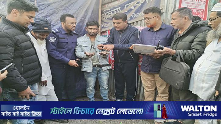 কুমিল্লায় চেকপোস্টে আটক যুবক, আইনজীবীর বাসায় মিলল বিদেশি পিস্তল