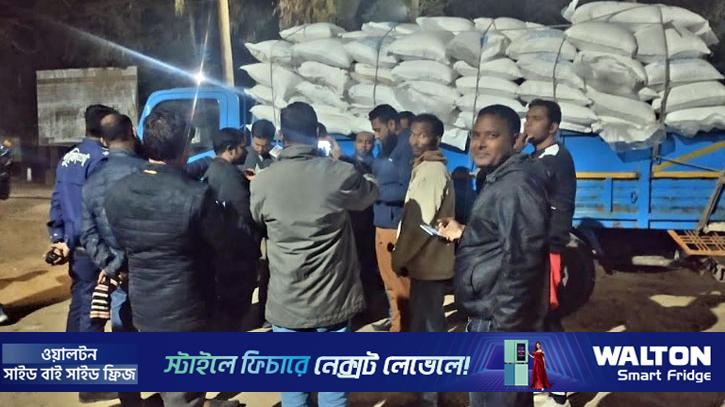 গাইবান্ধায় থামছেই না সার পাচার, এবার ট্রাকভর্তি সার জব্দ 