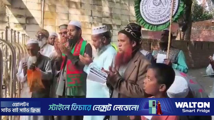 টুঙ্গিপাড়ায় প্রচার শুরুর আগে প্রার্থীদের বঙ্গবন্ধুর প্রতি শ্রদ্ধা