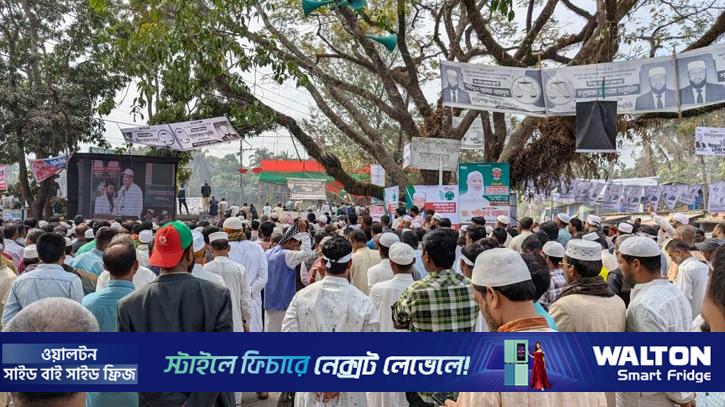 কানায় কানায় পূর্ণ বীর মুক্তিযোদ্ধা মাঠ, বাইরেও সমর্থকদের উপচে পড়া ভিড়